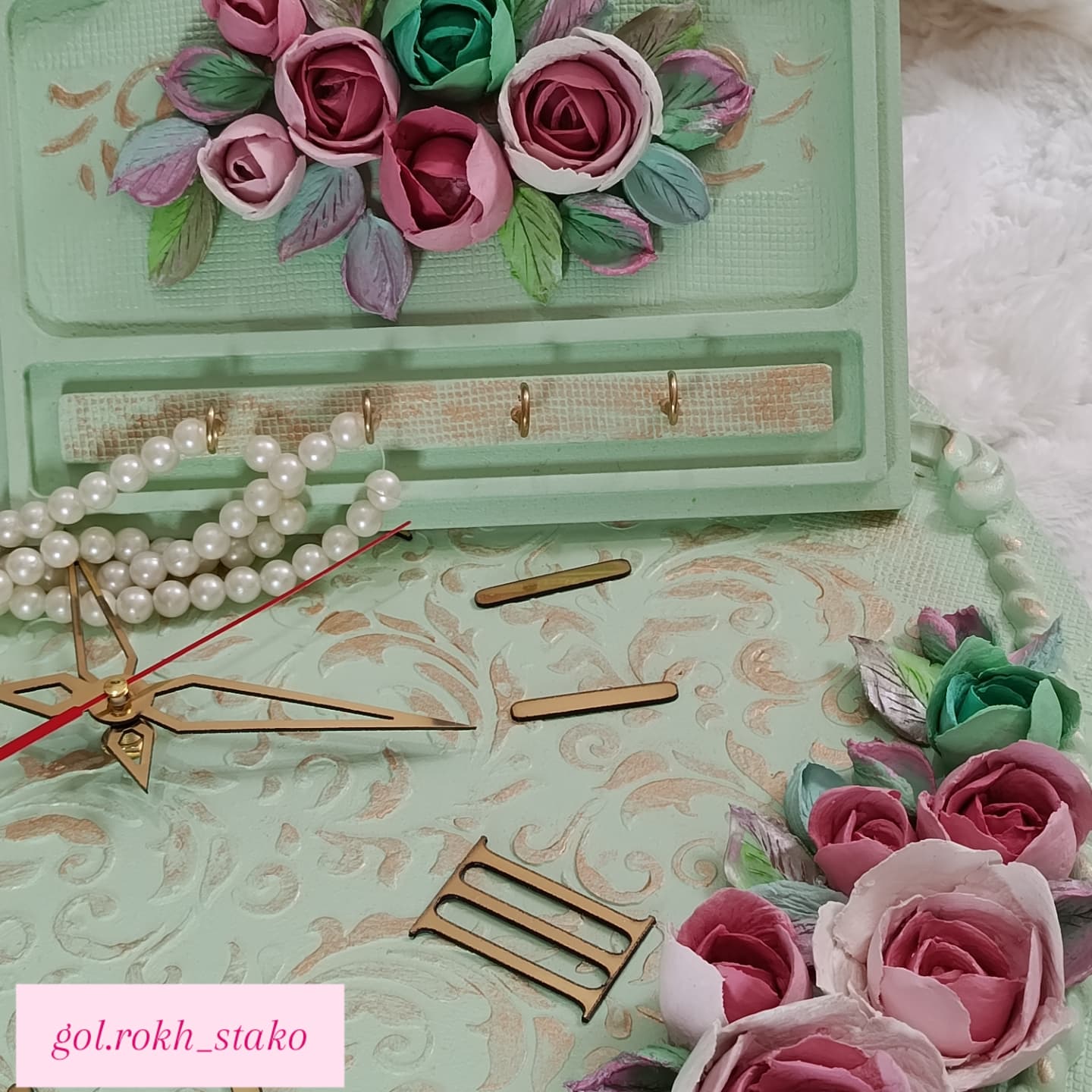 ساعت دیواری گل برجسته