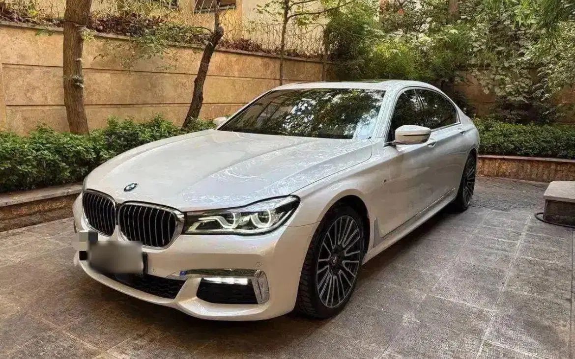 رنت ماشین / bmw730Li/روزانه با سفته/بدون راننده