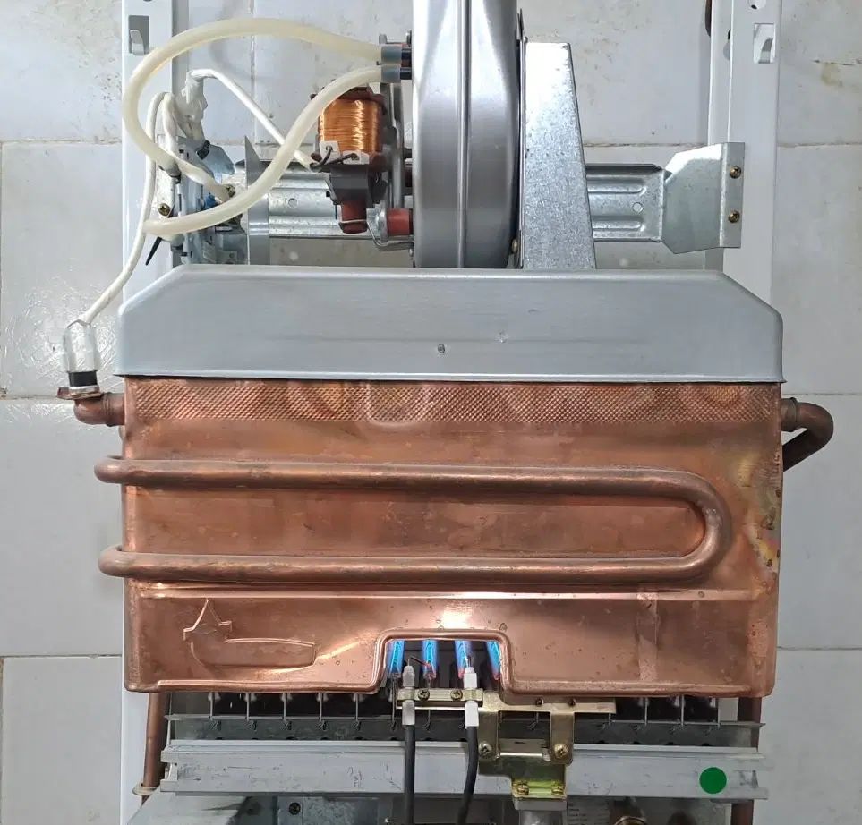 ابگرمکن دیواری بوتان فن دار B4318if نو آکبند
