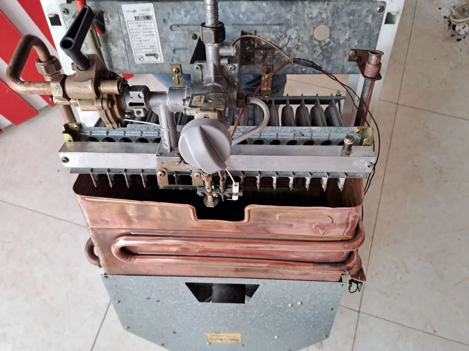 ابگرمکن دیواری بوتان B3118 بایکسال ضمانت