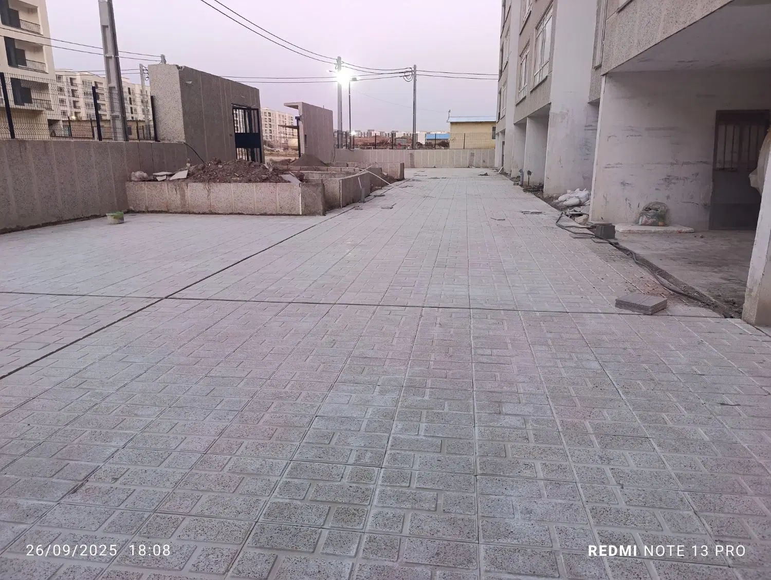 موزاییک کار بنا مغنی چاه کن کارگر ساختمانی