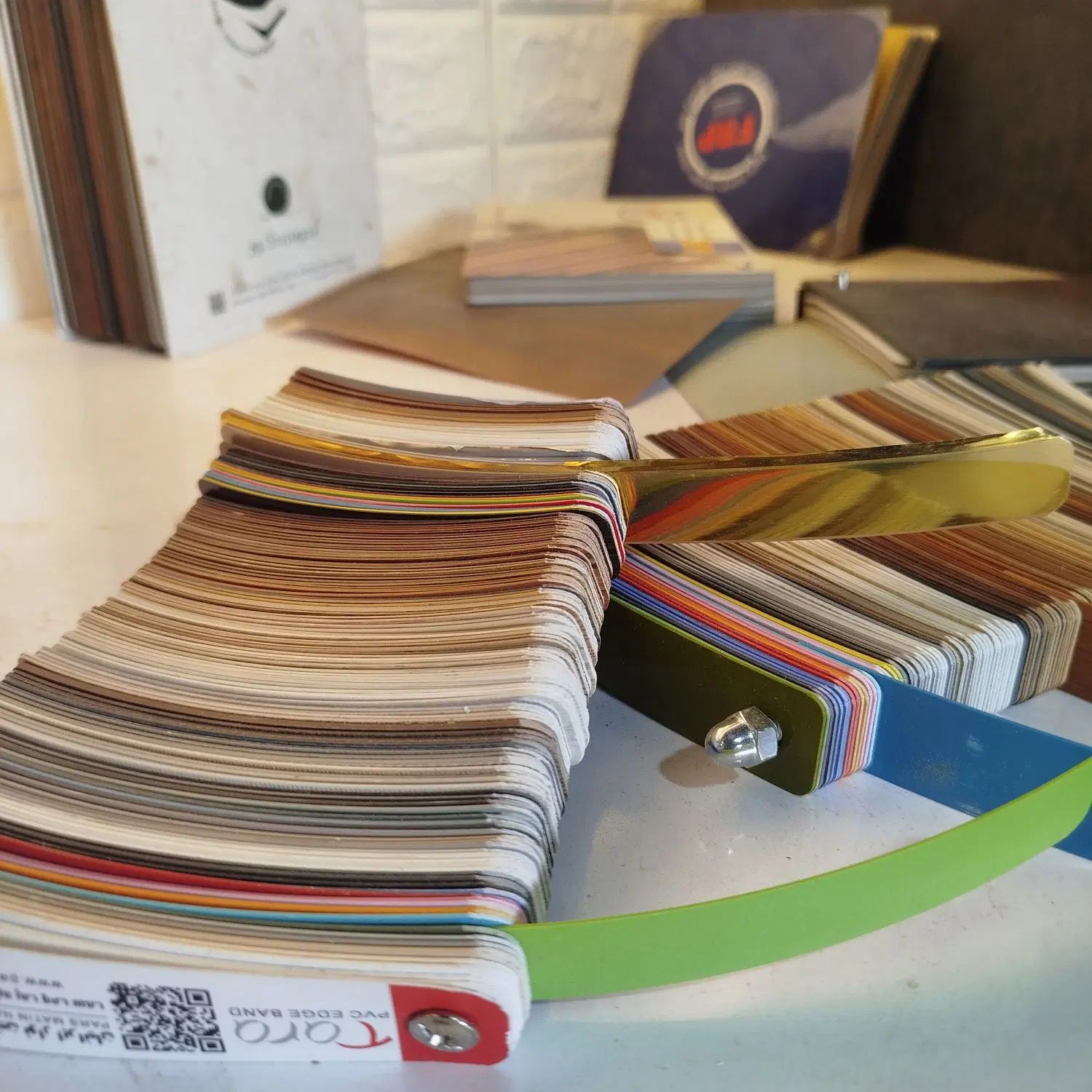 طرح تعویض کابینت کهنه با نو