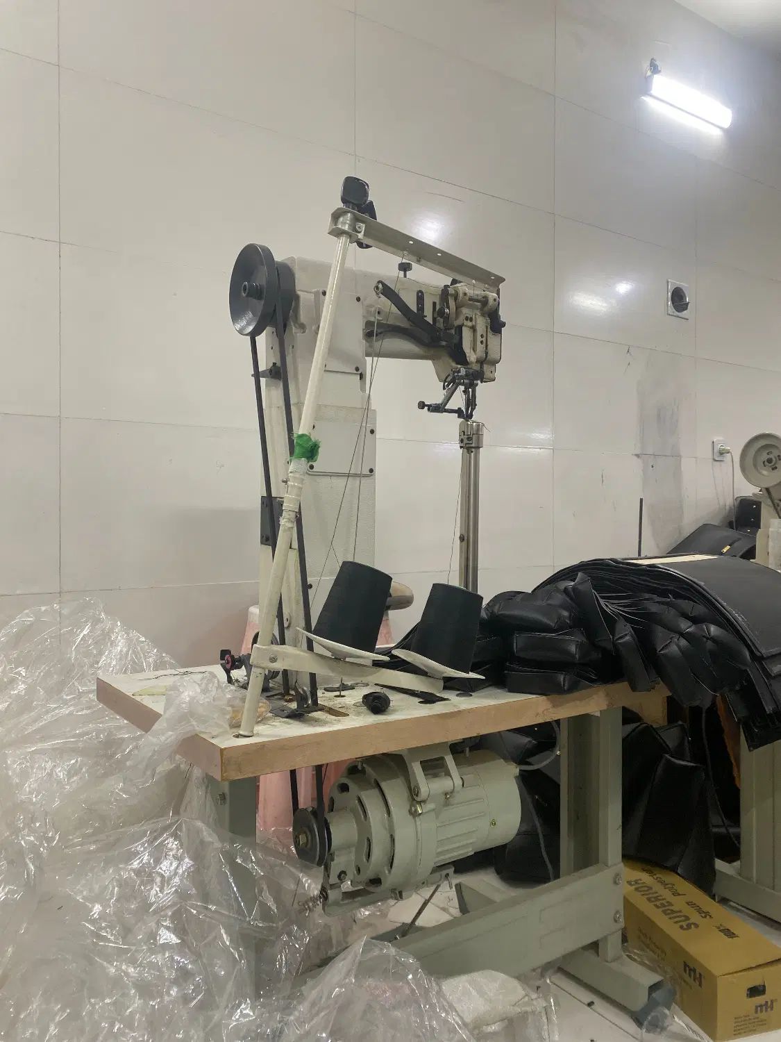 مونتاژ کاری کیف زنانه