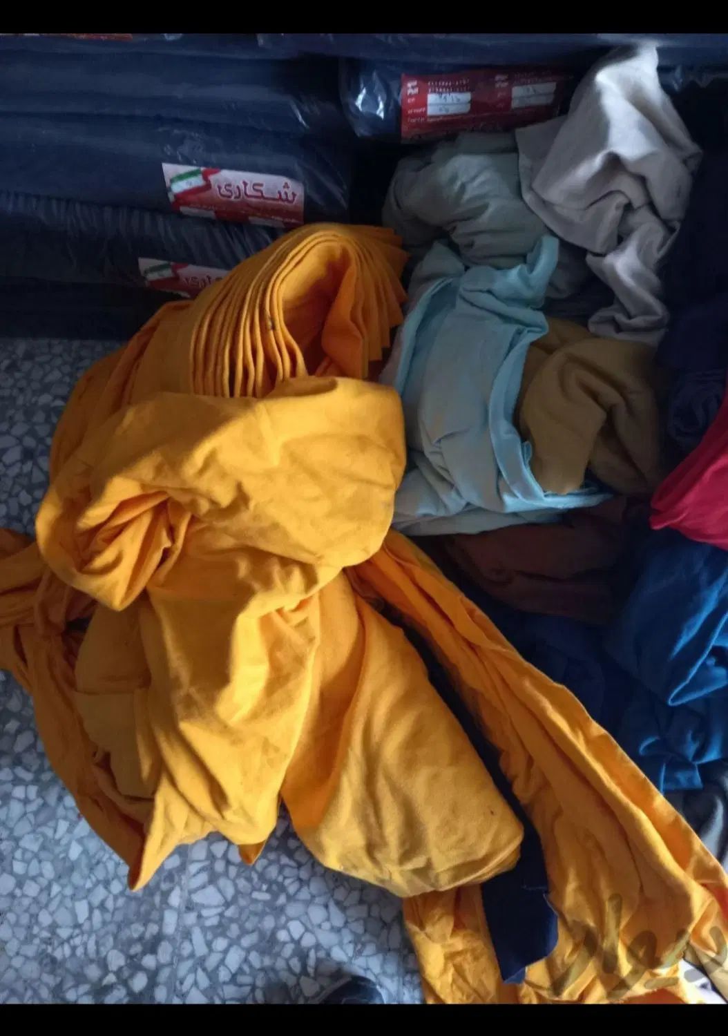 خریدار انواع پارچه ته طاقه تیکه پارچه نواری