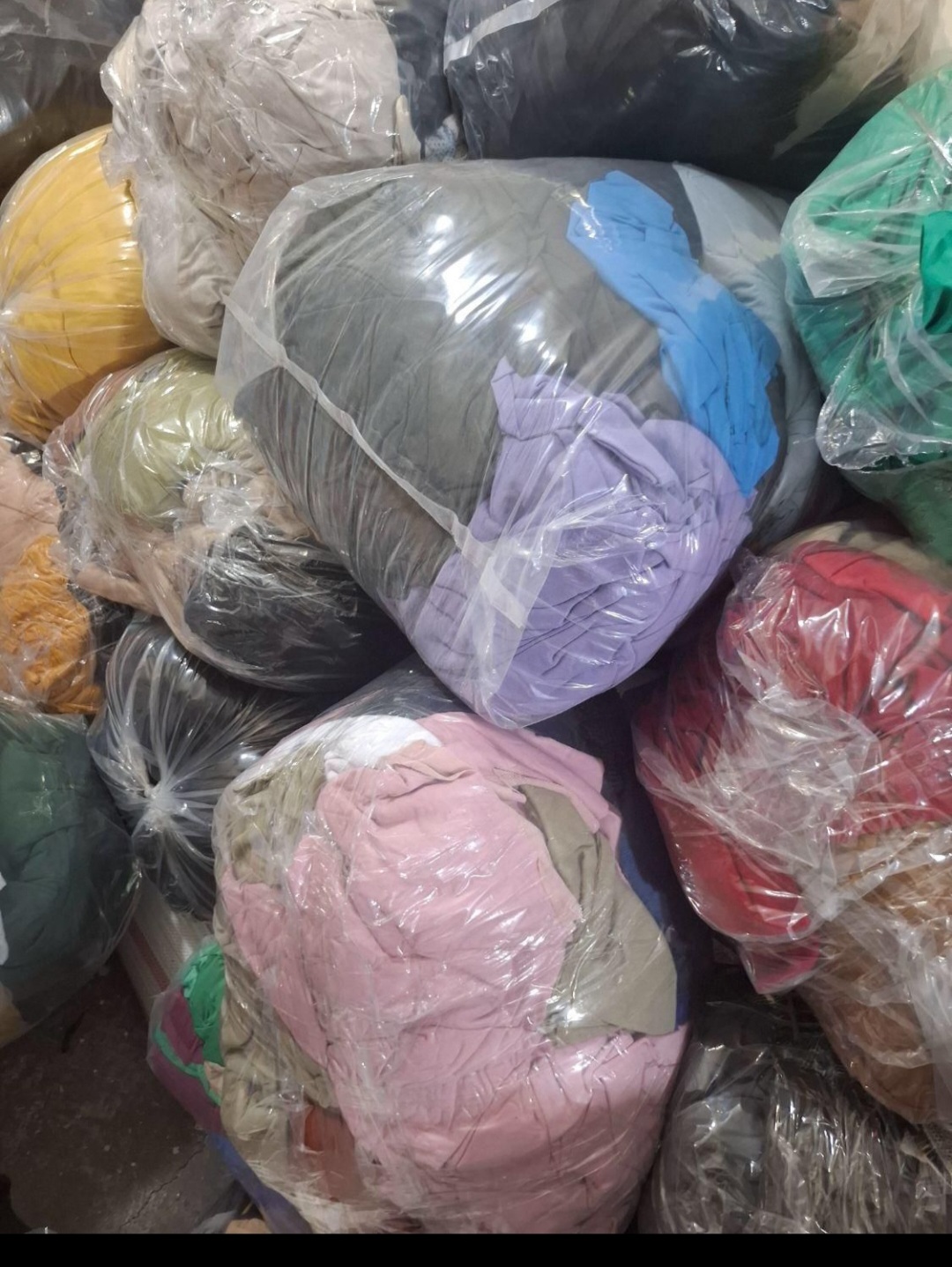 خریدار انواع پارچه ته طاقه تیکه پارچه