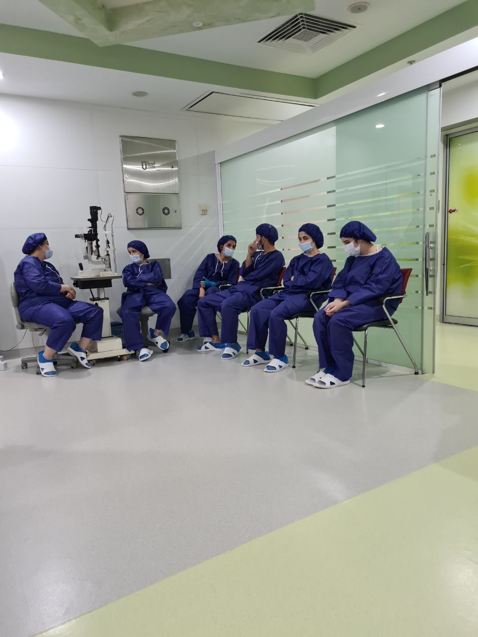 حذف لیزری عینک در کلینیک فوقتخصصی دکتر حقپرست
