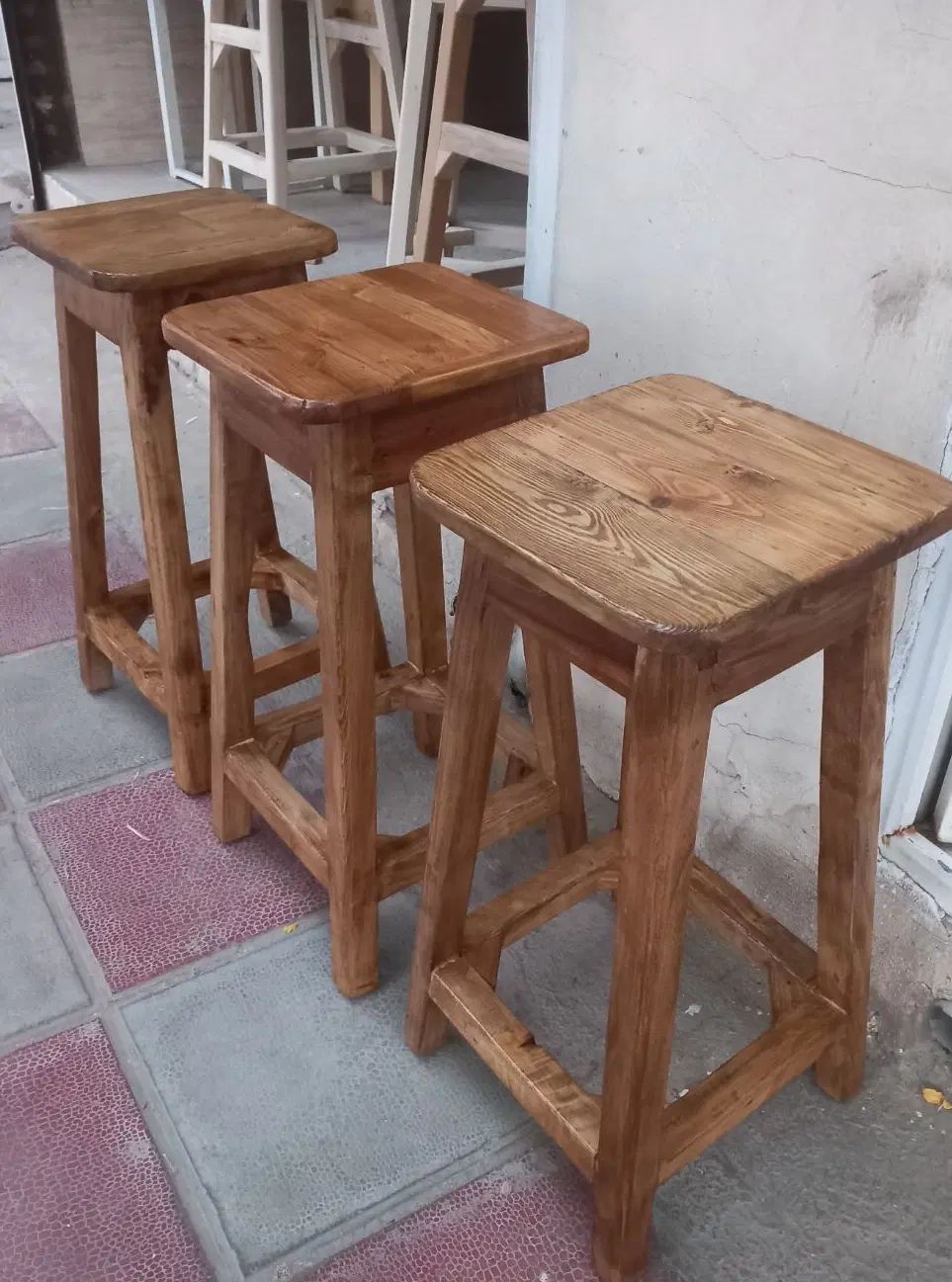 چهارپایه چوبی نیمکت