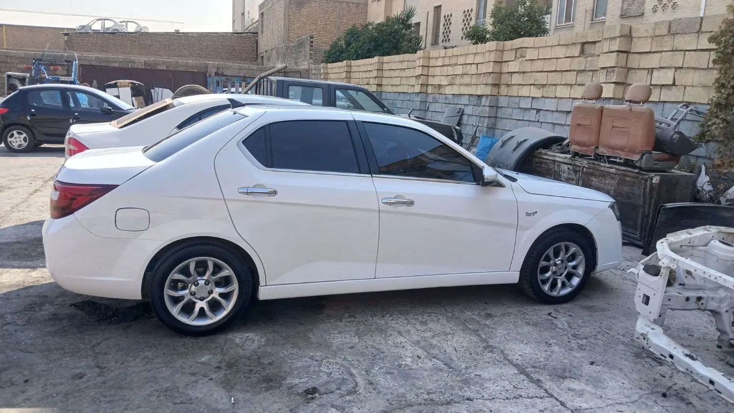 معاوضه دنا پلاس اتومات باخودرو تصادفی شما