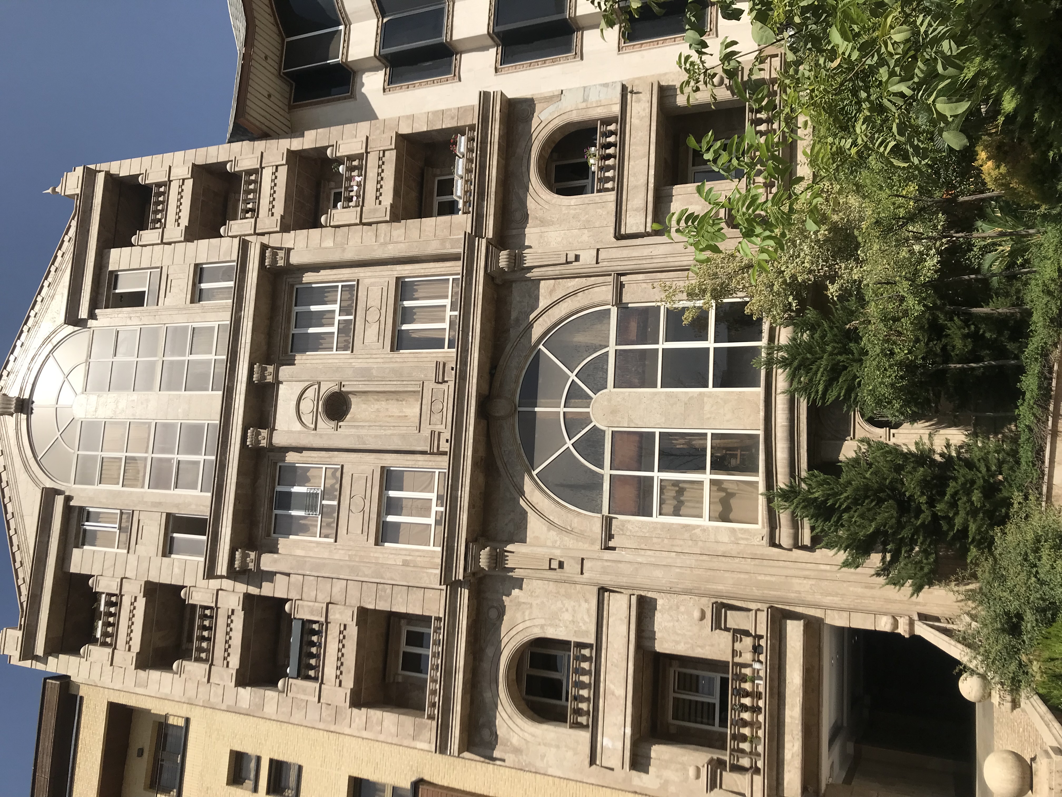 املاک بزرگ پاسداران