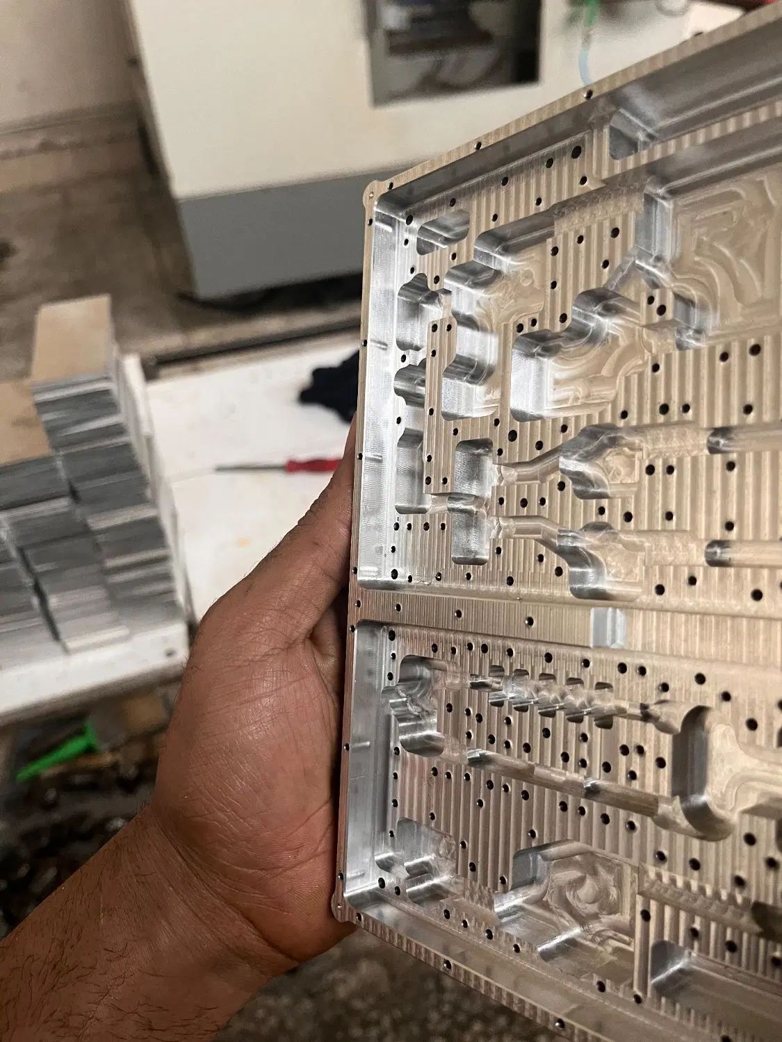 خدمات فرز CNC سه محور