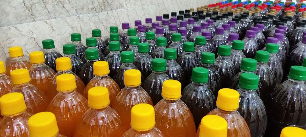 آب انار زرشک آلبالو شاتوت تمشکی آبمیوه سنتی معجون