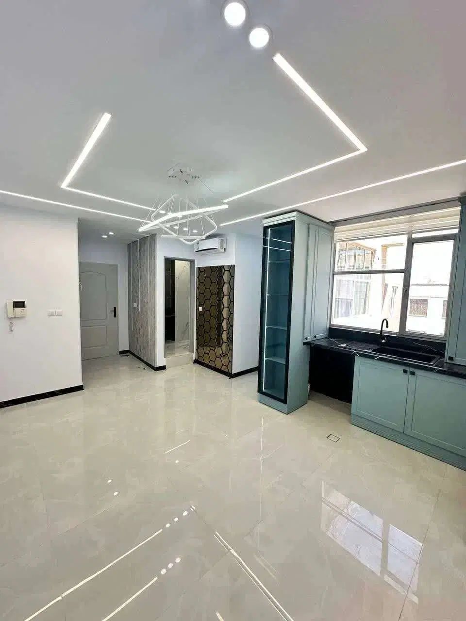 مشاور املاک نیکا علیزاده