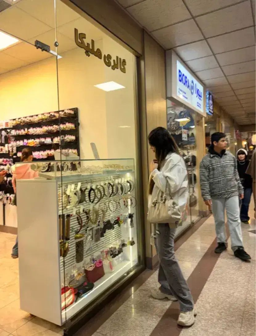 مشاور املاک نیکا علیزاده