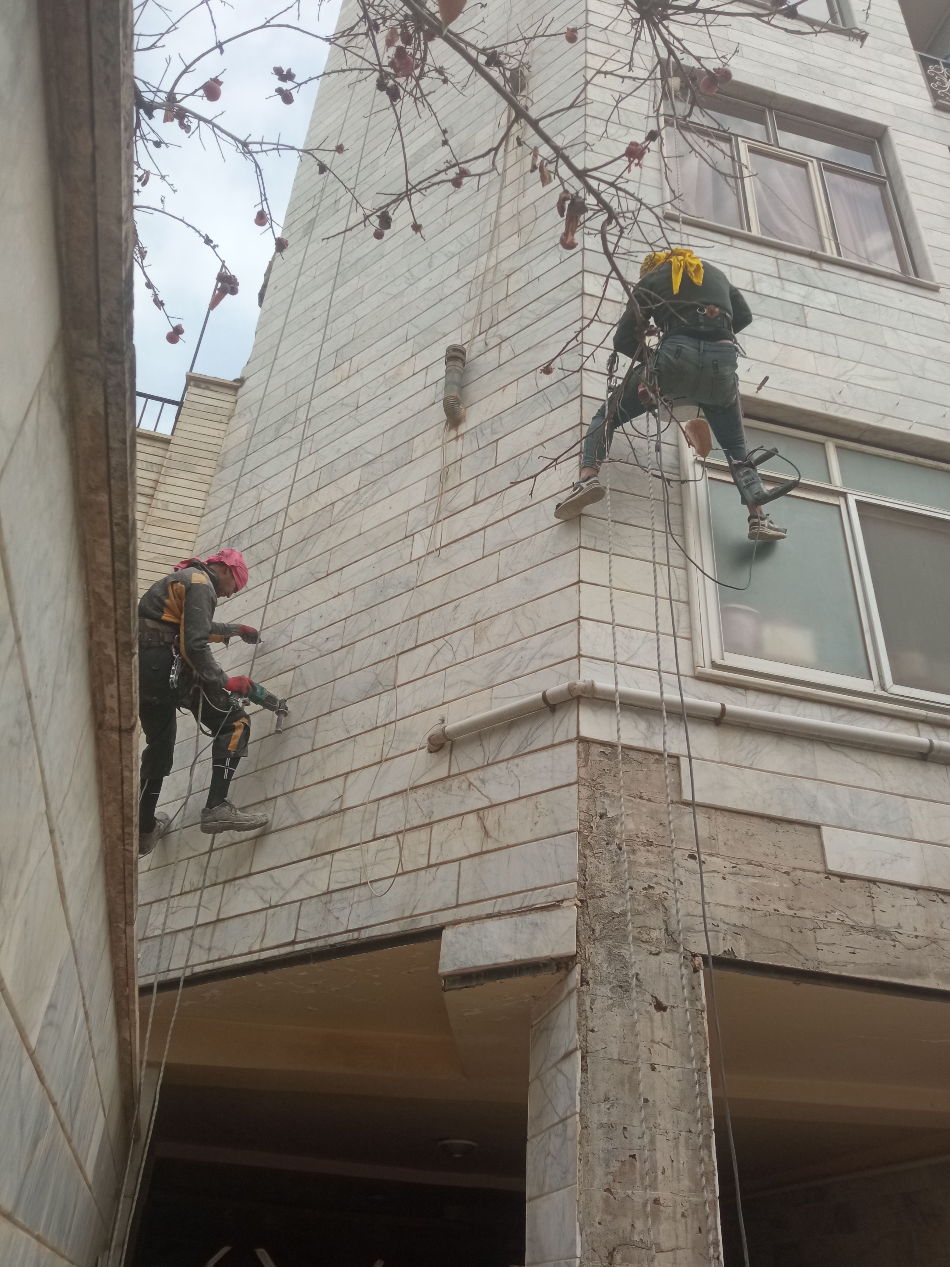 پیچ رولپلاک تخصصی نما ساختمان و نصب سنگ