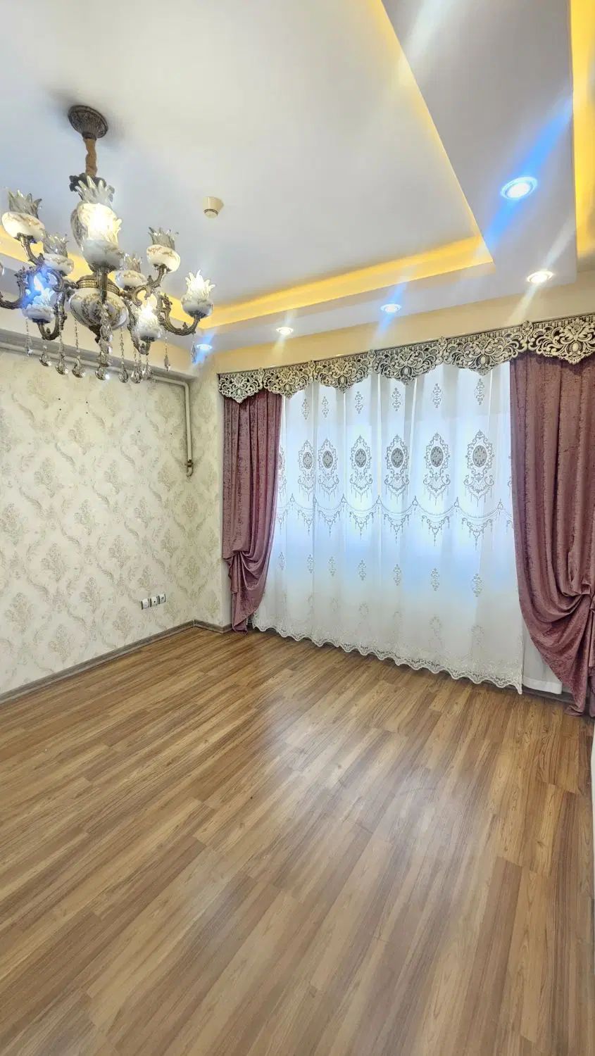 سمت ارشیا دوکله روبه خیابان طبقه۲