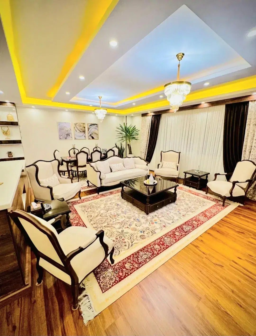 کارشناس فروش نیوشا برهان