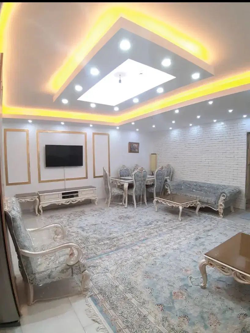 خانم اسدی کارشناس املاک بین الملل