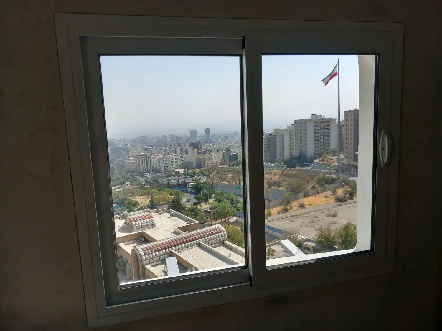 پنجره دوجداره تبدیل لولایی کشویی توری پلیسه. تهران