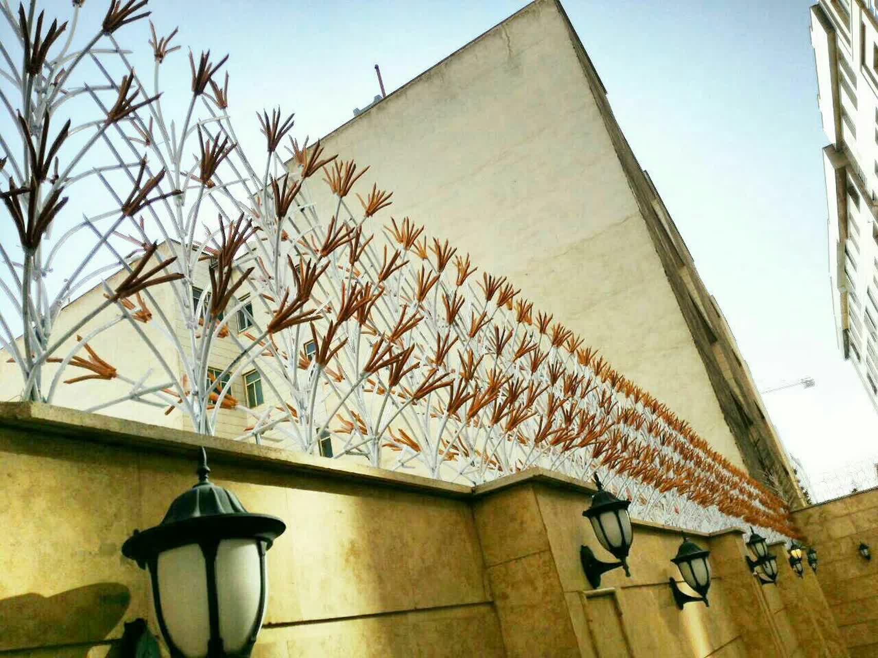 حفاظ روی دیوار مدل لیلیوم لوکس