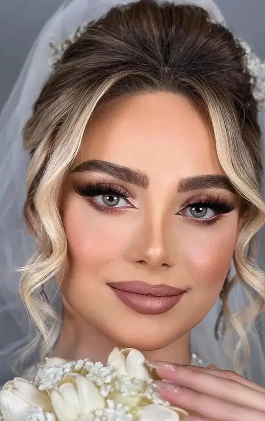 میکاپ و شنیون همراه درجه یک ۸۰۰عروس فقط۲تومن