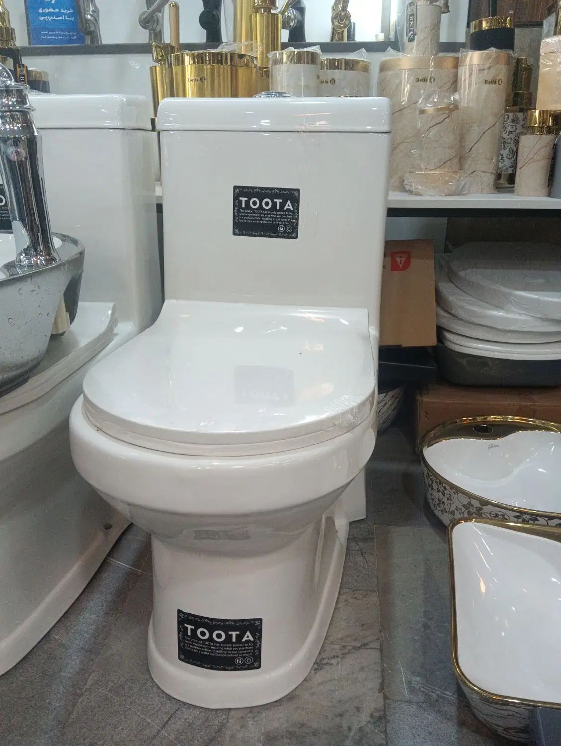 توالت فرنگی توتا toota