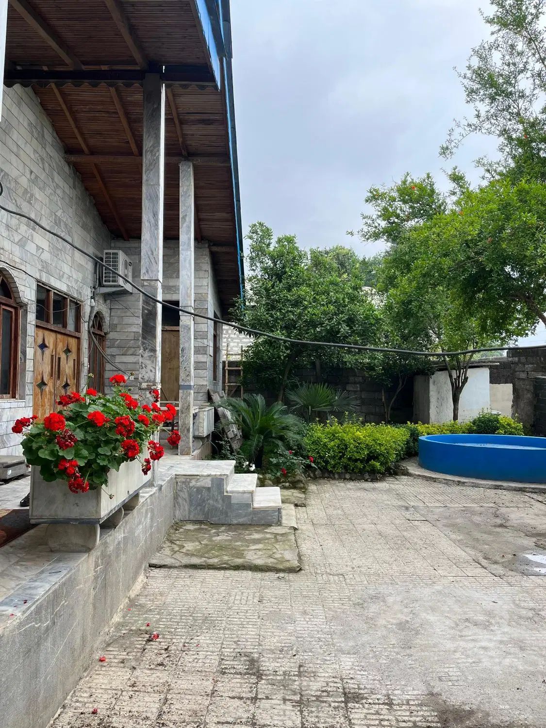 زمین مسکونی تجاری با ویلای کلنگی در نشتارود
