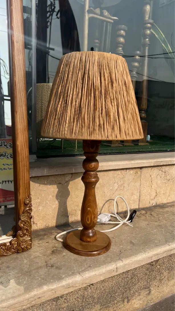 آباژور رومیزی خراطی چوبی با کلاهک رافیا