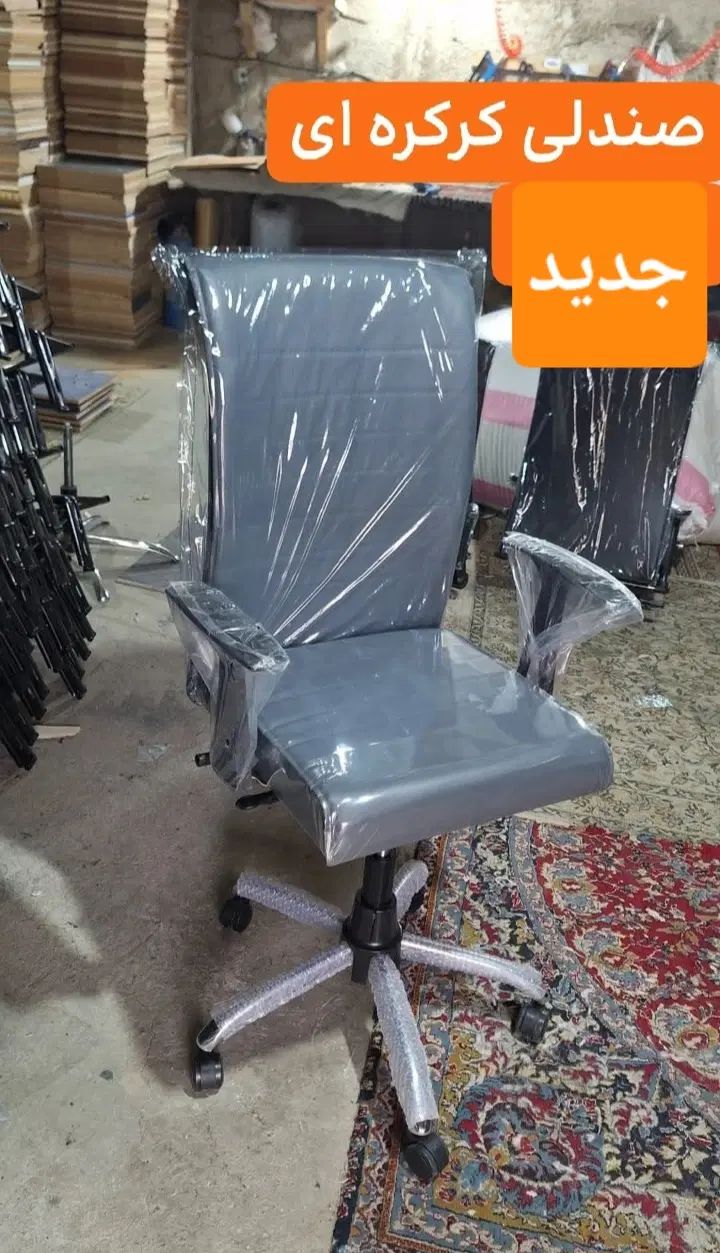 صندلی کارمندی چرخدار چرم سوزنی مشکی