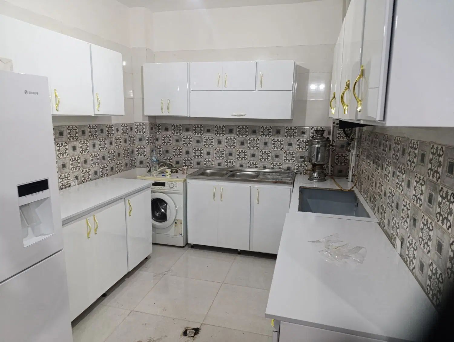 به یک خانم منشی نیازمندم