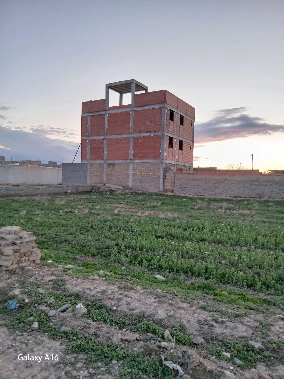 مشاور املاک. izanloo