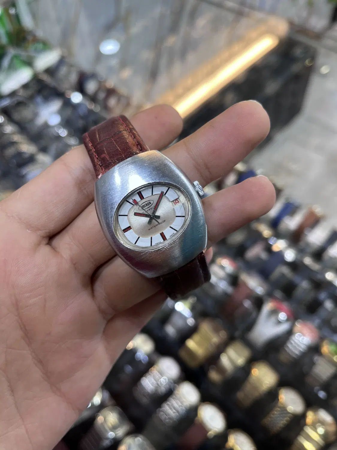 ساعت اوبرون کوکی سوئیسی کلکسیونی تقویم دار