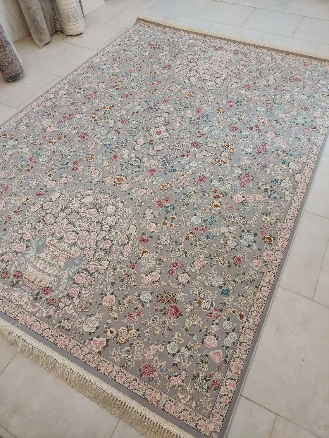 فرش ۹ متری ۱۲۰۰ شانه گلبرجسته نو و زیبا در سمنان