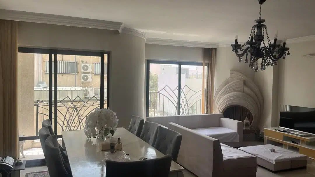 مشاورین املاک خونه به خونه مشاور شما دباغ