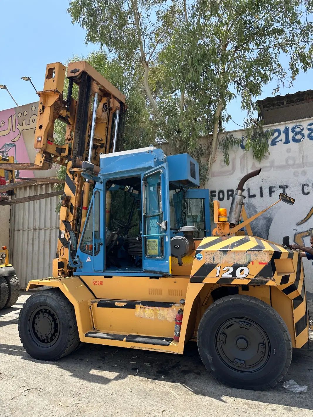 لیفتراک ۱۲ تن مارک کوماتسو خط ۸ مدل ۲۰۱۴فول درحد