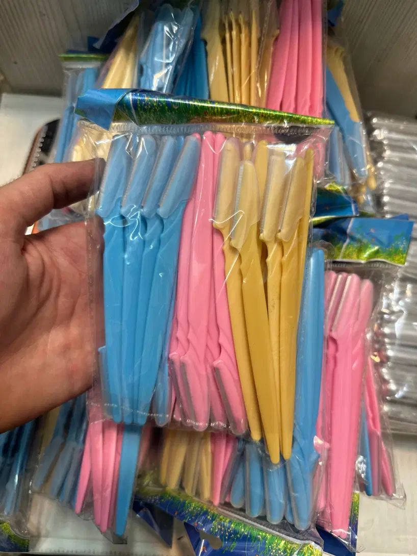 دسته تیغ یکبارمصرف صورت و ابرو فله