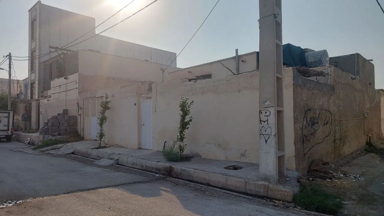 ویلایی ۱۵۰ متر تنگک یک دونبش گذر ۱۰ در بوشهر