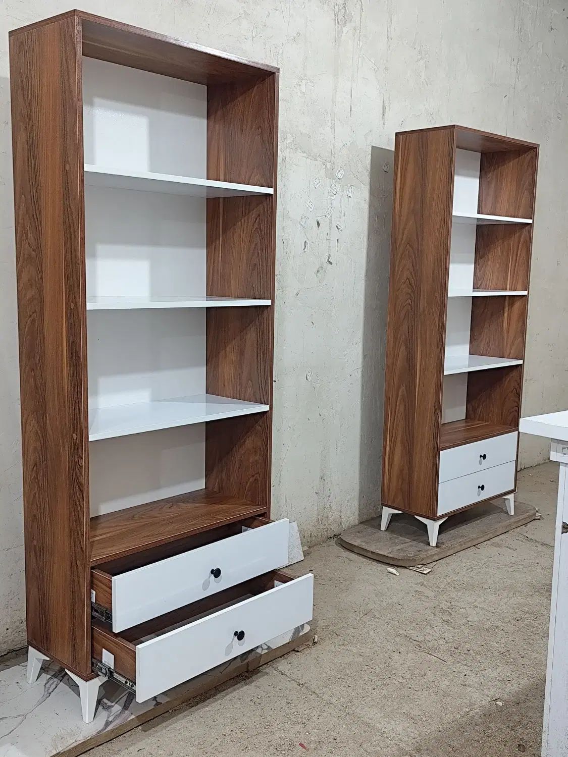 کتابخونه یا استند عروسک