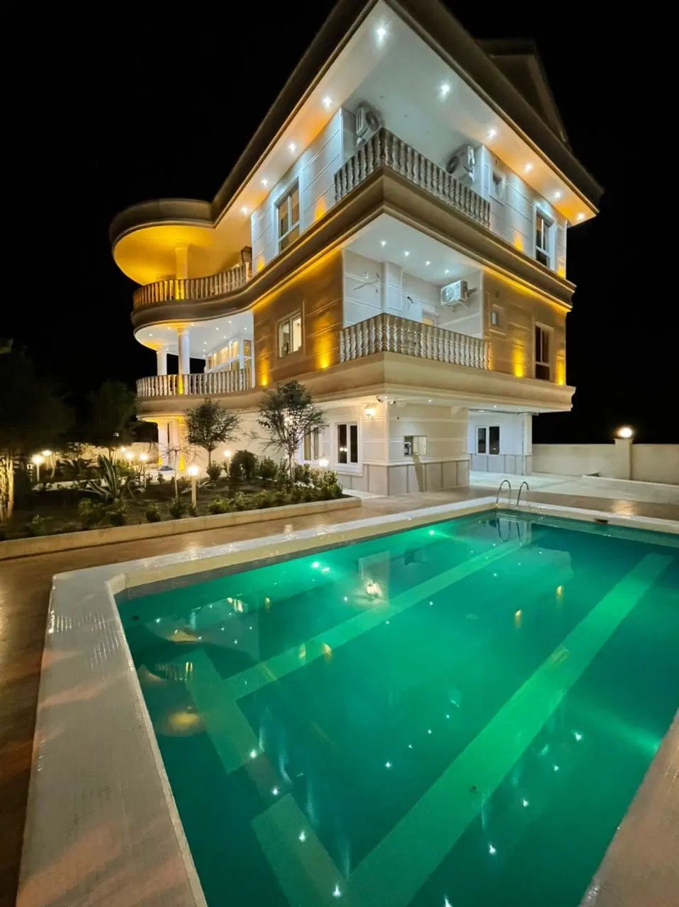 عمارت ۴خواب استخر روباز جنگلی
