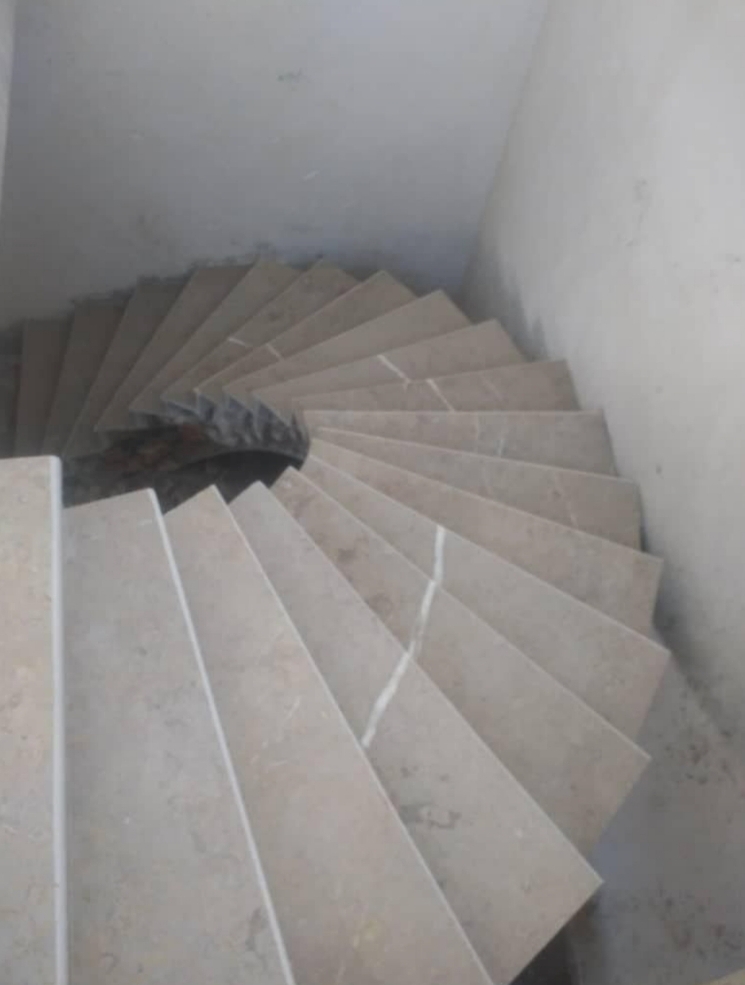 پله سنگی نیم دایره