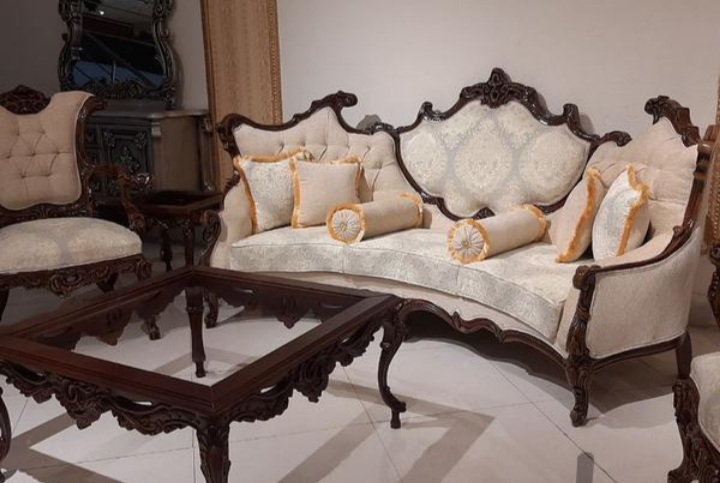 مبلمان کلاسیک و سلطنتی