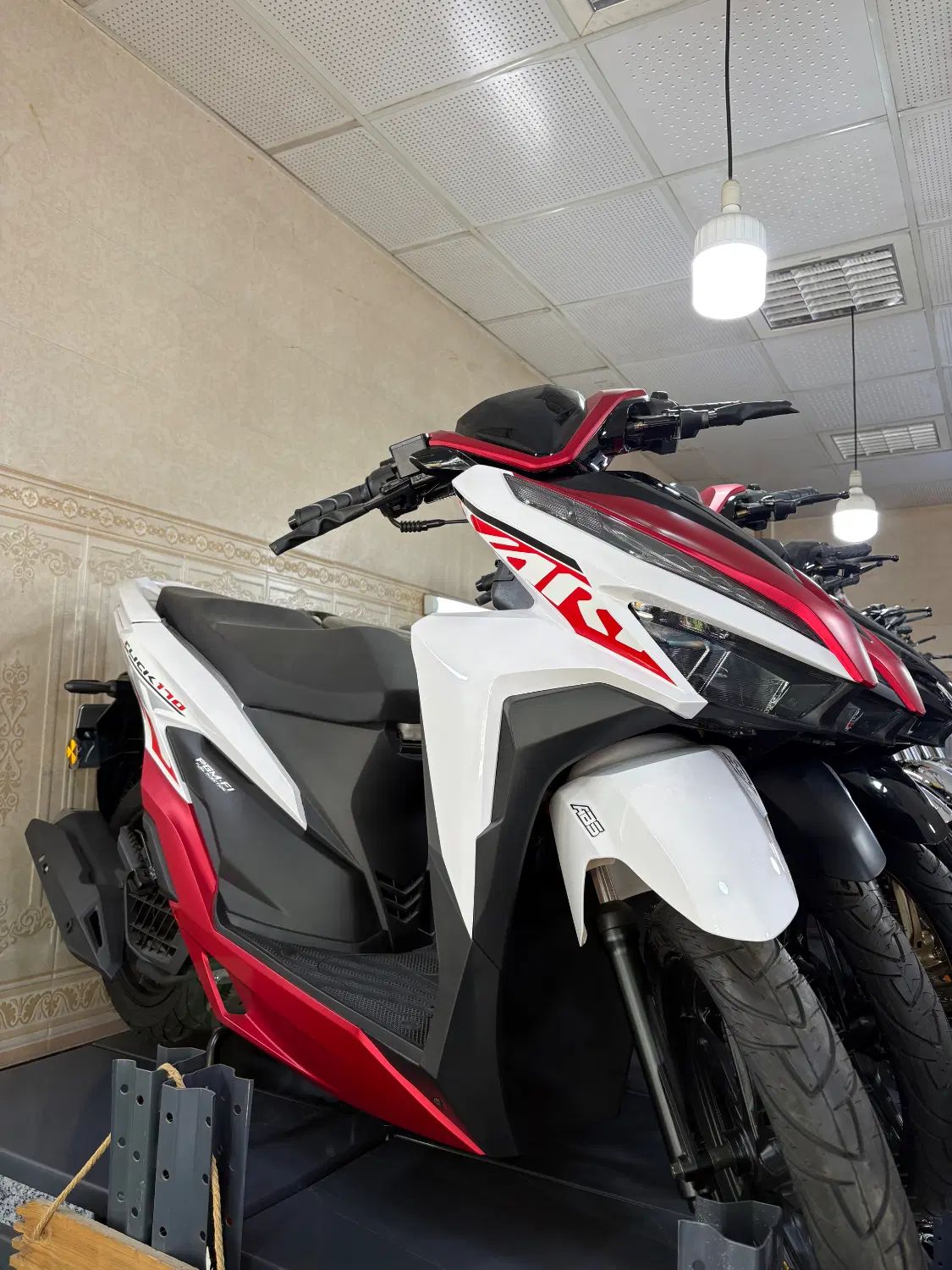 کلیک کبیر 170 ABS (صفر کیلومتر 1404) در مشهد