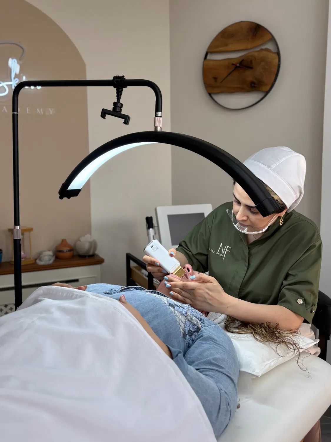 ارائه خدمات فیشال و پدیکوردرمانی