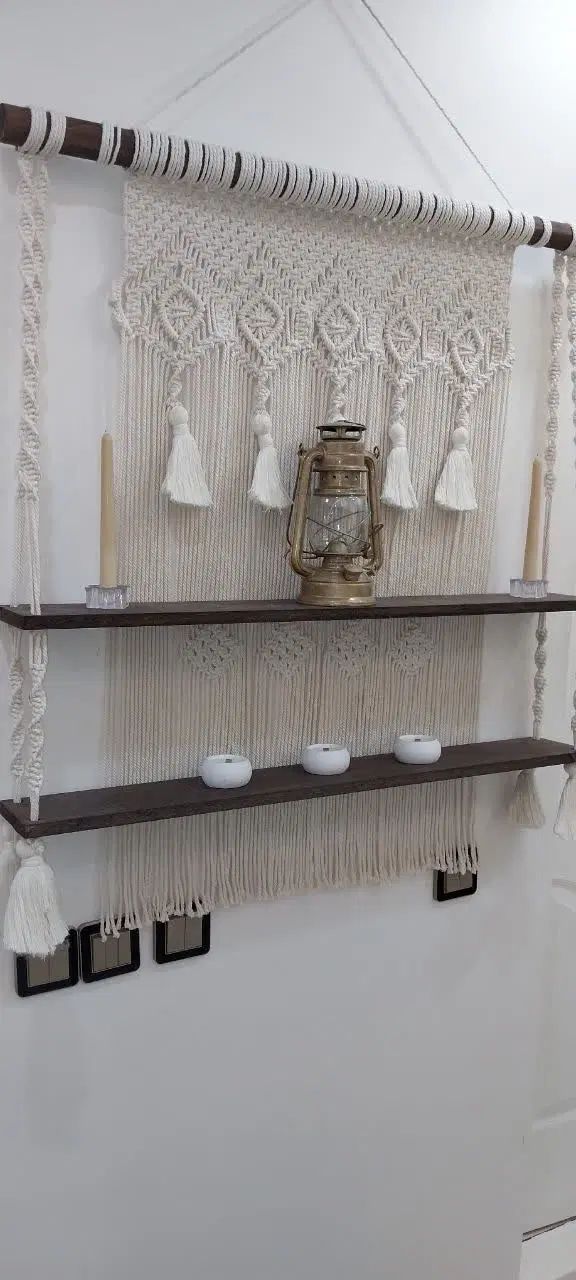 اثر هنری عرضه میکنیم
