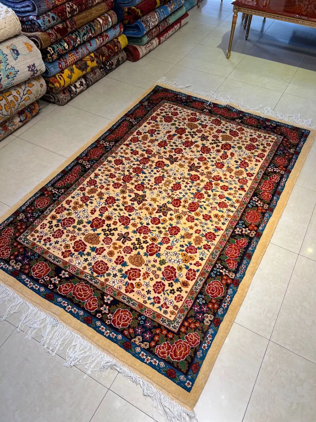 فروش قالیچه دستباف گل ابریشم سه متری