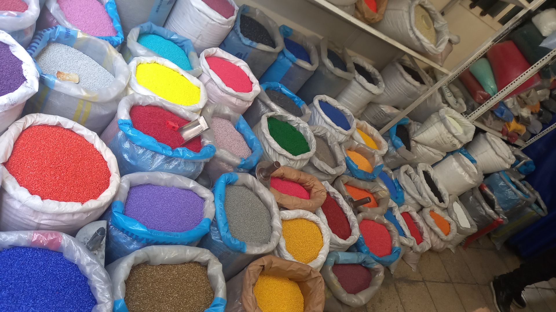 عمده فروشی انوع مستربچ رنگی و افزودنی