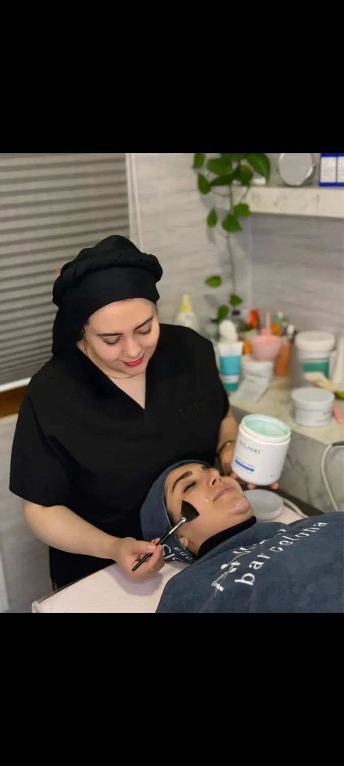 پاکسازی پوست خانم ها و آقایان