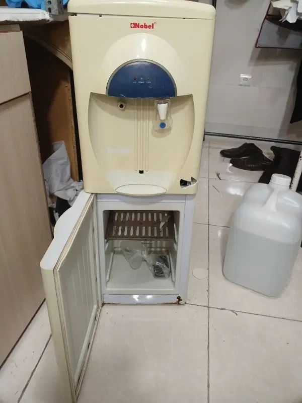 اب سردکن یخچال دارحگ