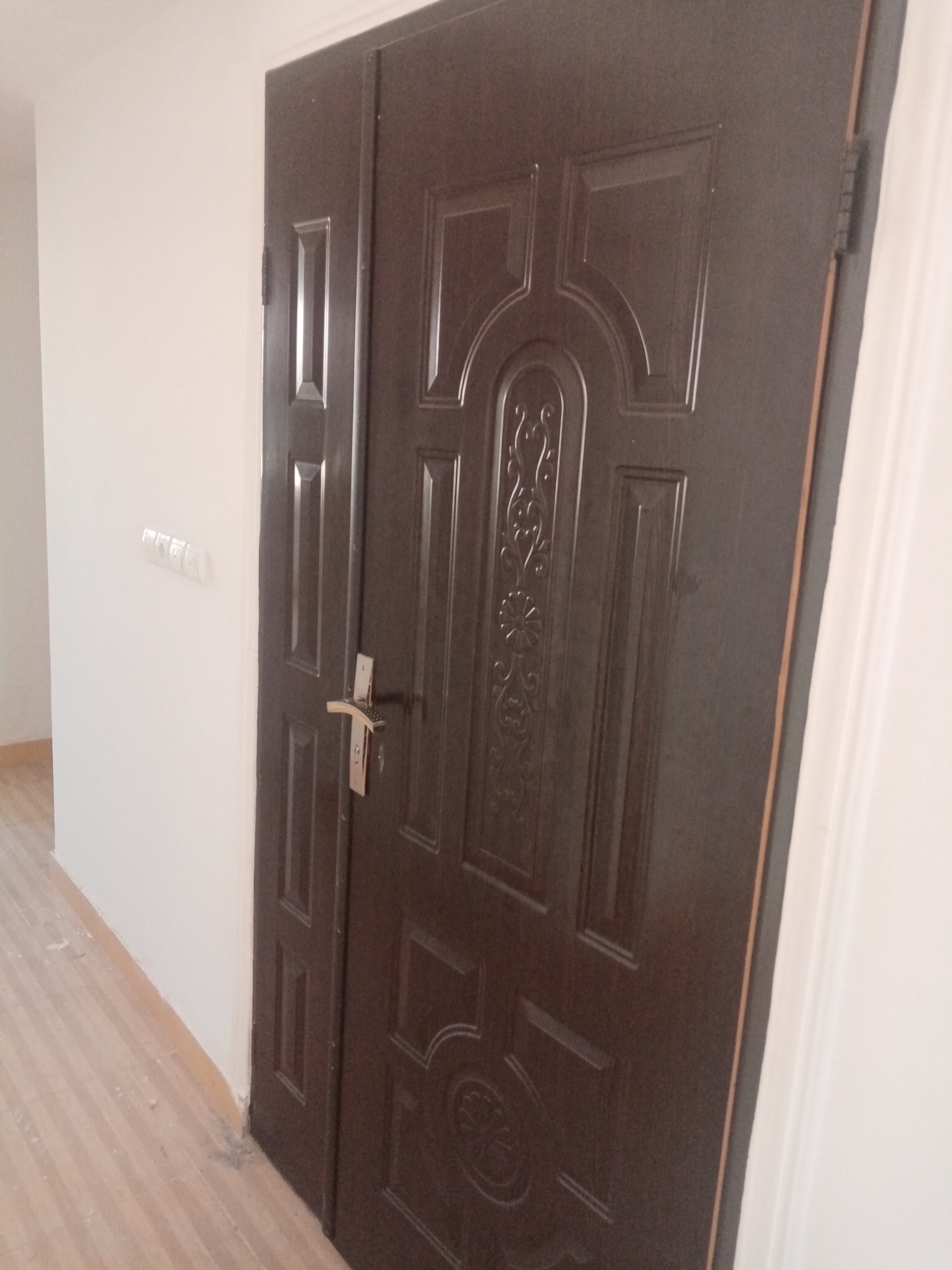 رنگ در چوبی آهنی آلمینیوم هرچیز رنگ بخواهد