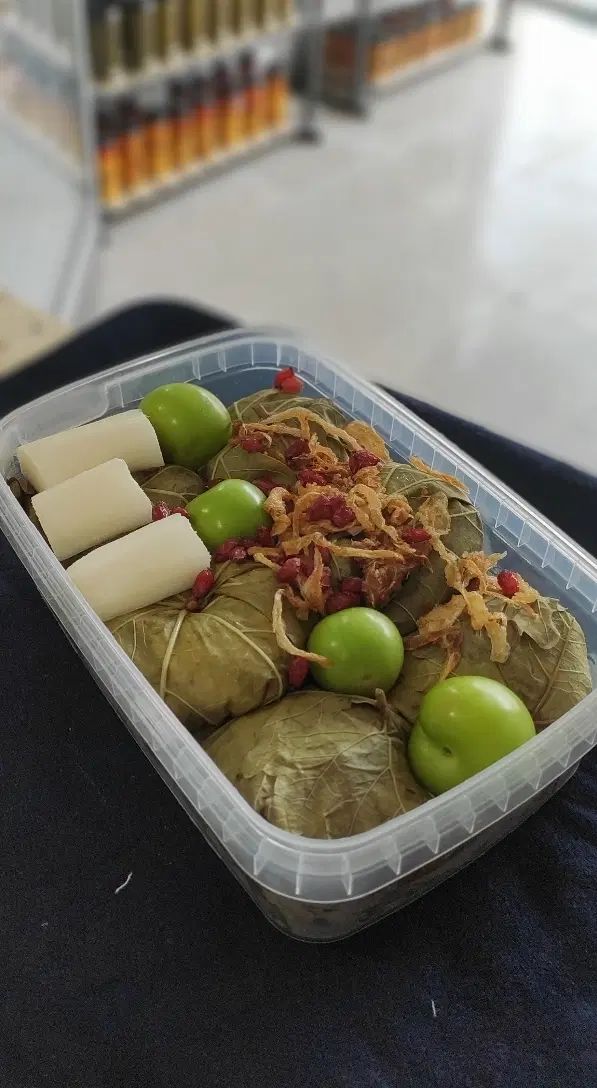 دلمه ،بادمجان وکدو آماده ، سبزی و غذای اماده جالیز در نیشابور