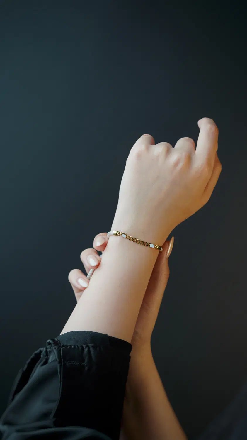 طلای مینیمال،دستبند کارتیه سفید